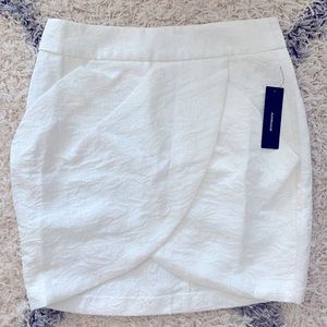 Lulu’s White skirt with pockets!
